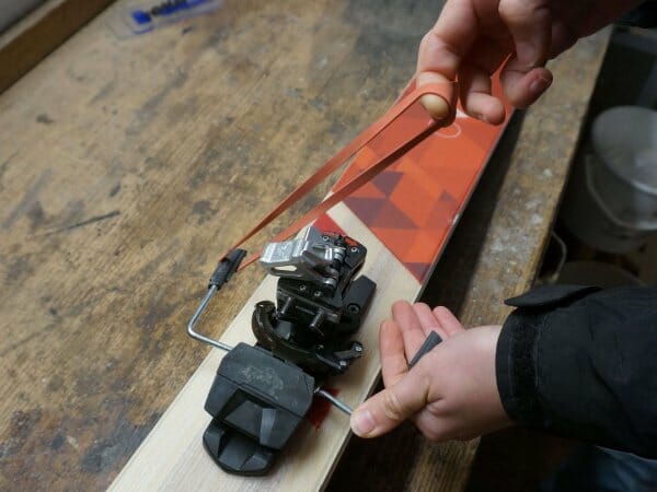 locking-ski-brake-2