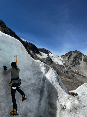 Image 1 from Claudia of Black Diamond - Vision - Climbing harness